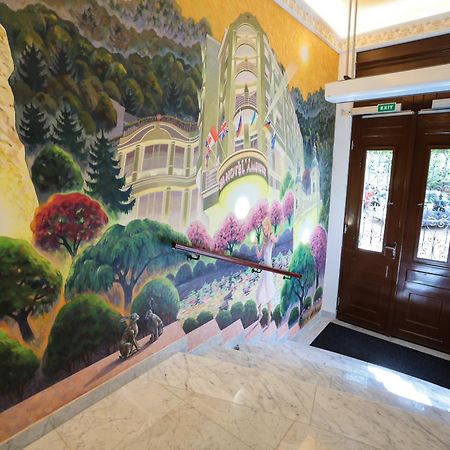 Boutique Hotel Ambiente ****+ Karlovy Vary Bagian luar foto
