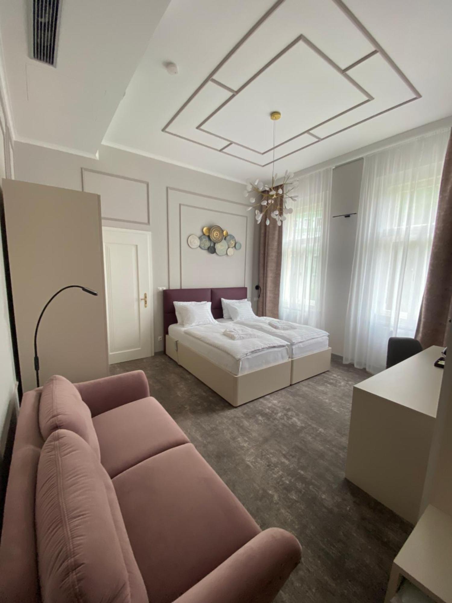Boutique Hotel Ambiente ****+ Karlovy Vary Bagian luar foto