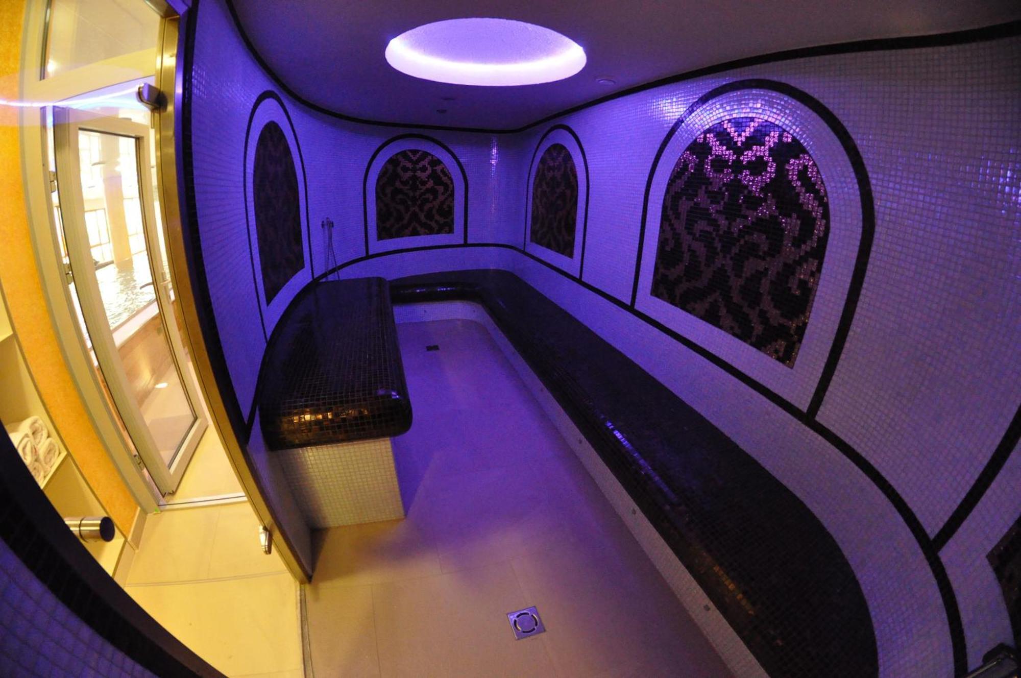 Boutique Hotel Ambiente ****+ Karlovy Vary Bagian luar foto