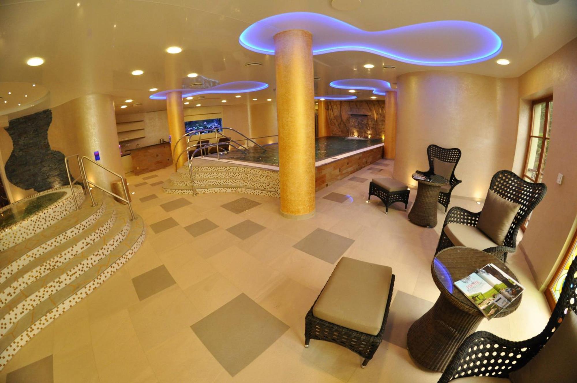 Boutique Hotel Ambiente ****+ Karlovy Vary Bagian luar foto
