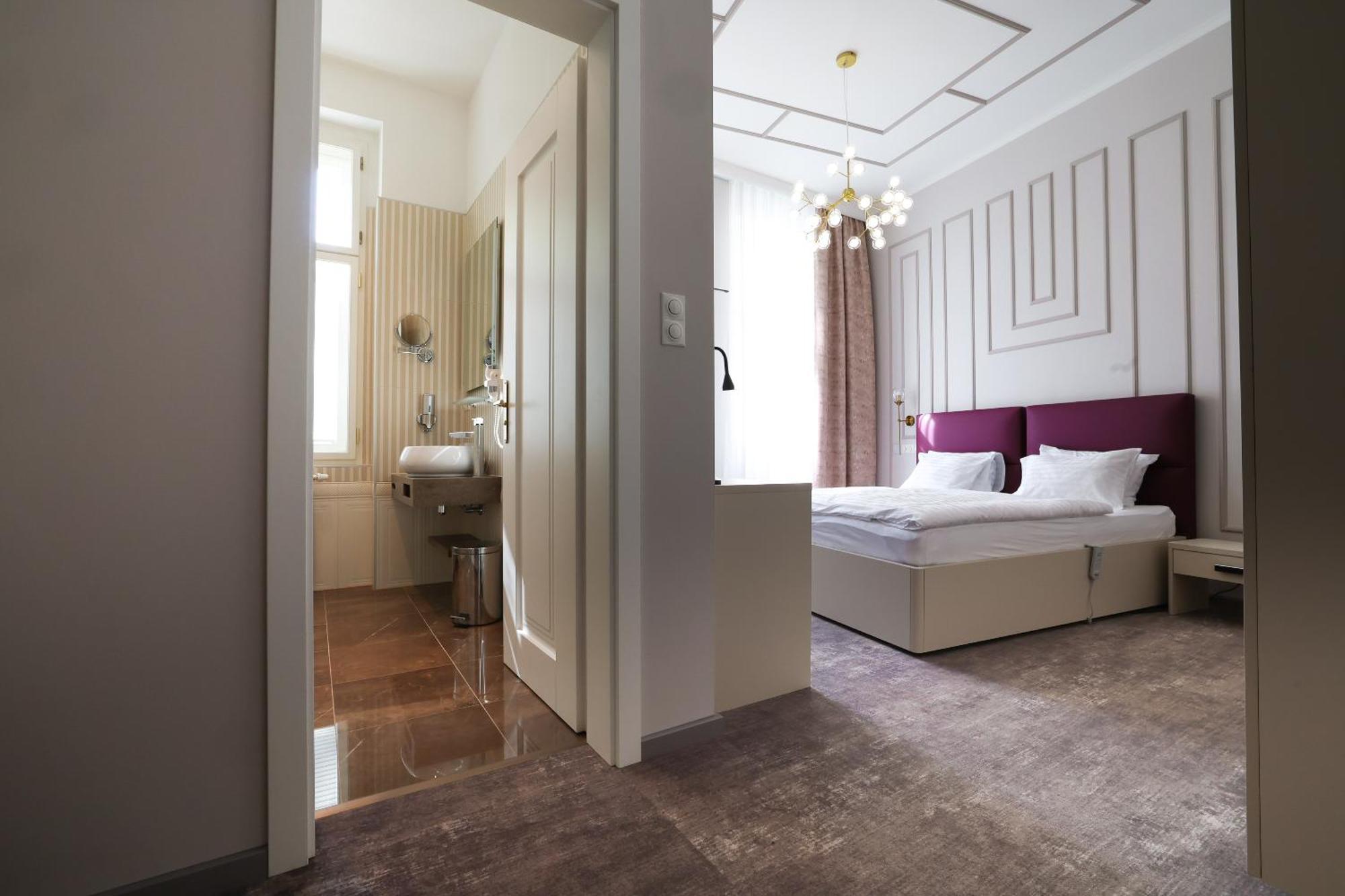 Boutique Hotel Ambiente ****+ Karlovy Vary Bagian luar foto