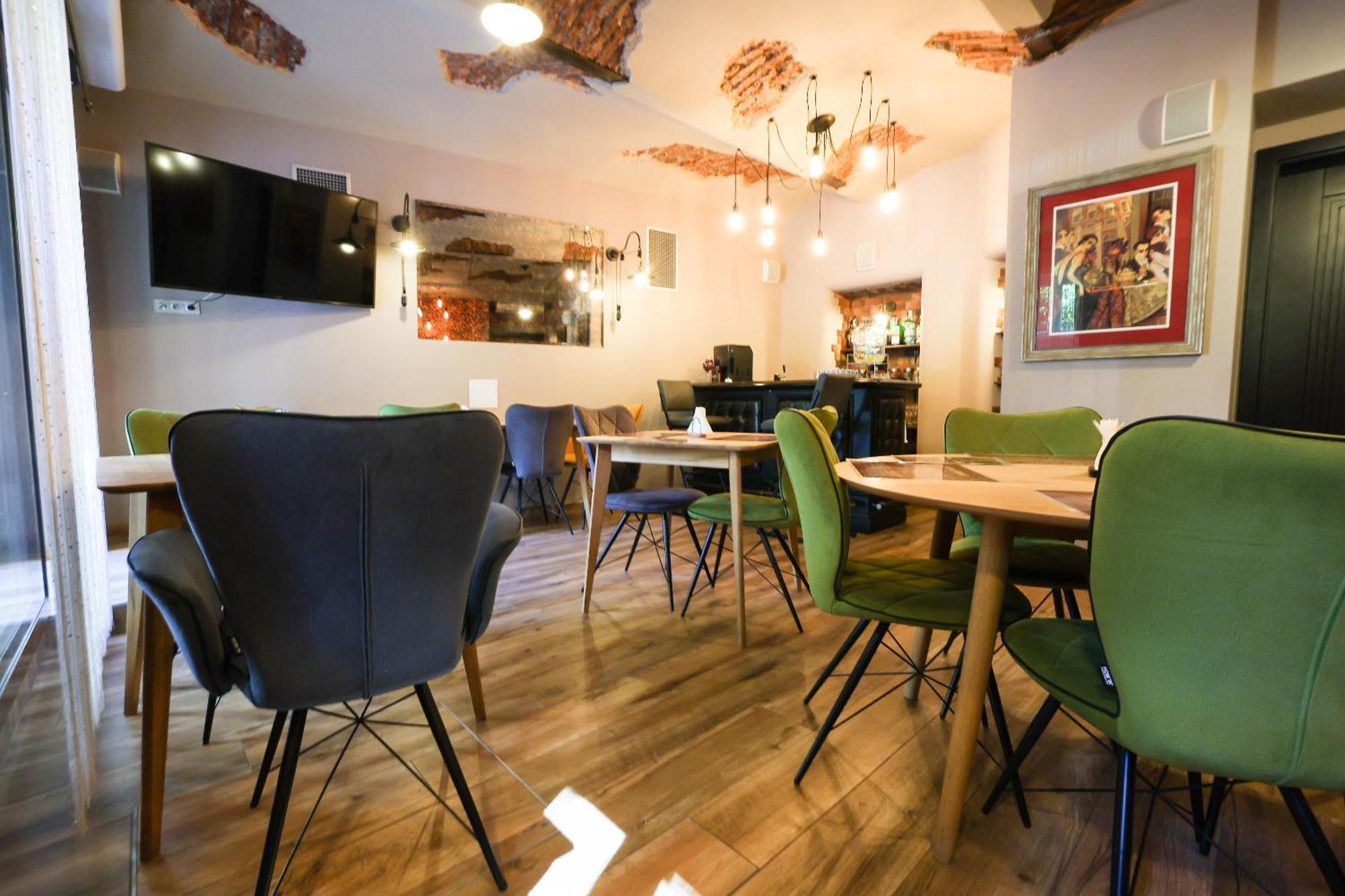 Boutique Hotel Ambiente ****+ Karlovy Vary Bagian luar foto