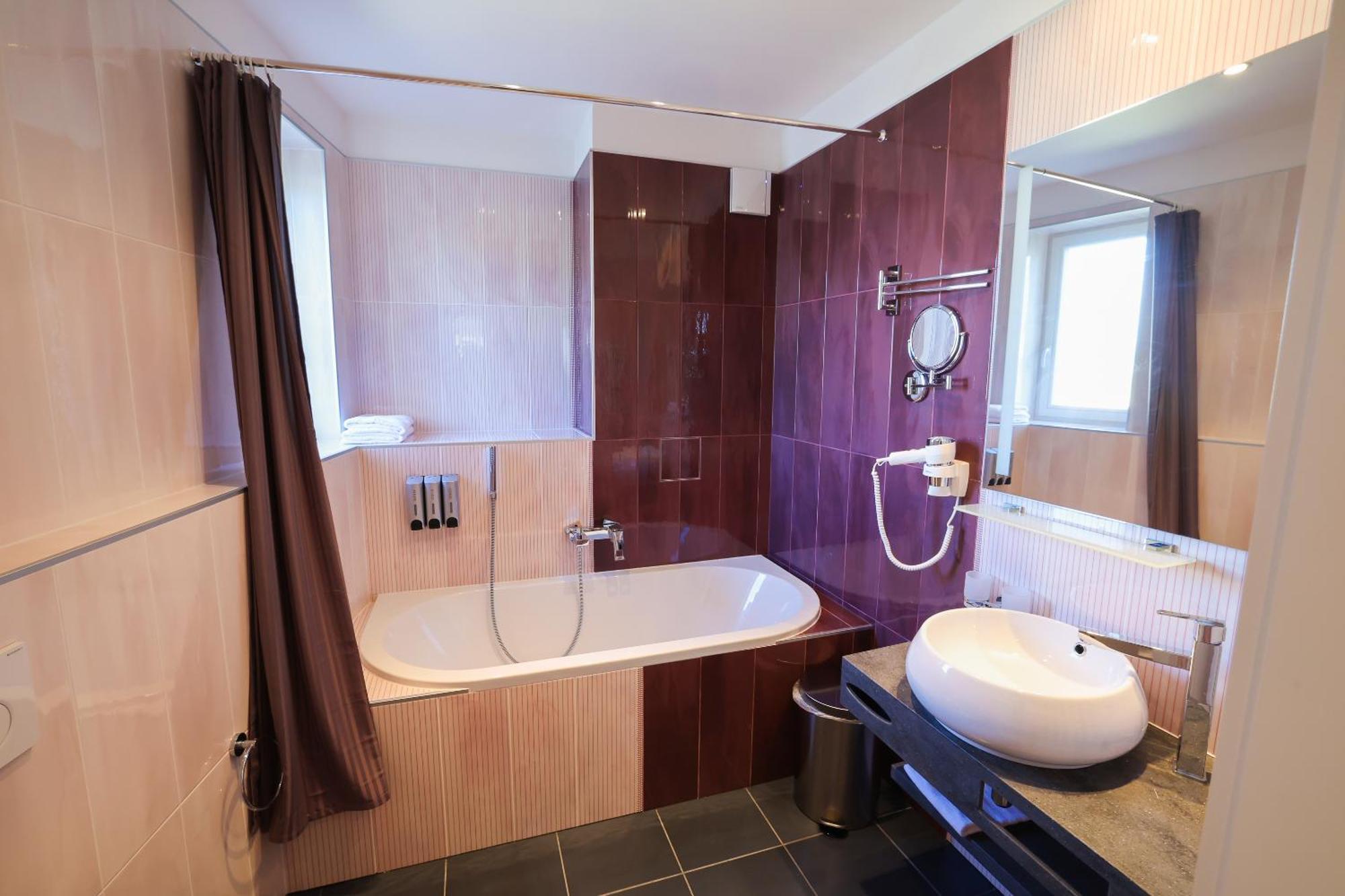 Boutique Hotel Ambiente ****+ Karlovy Vary Bagian luar foto