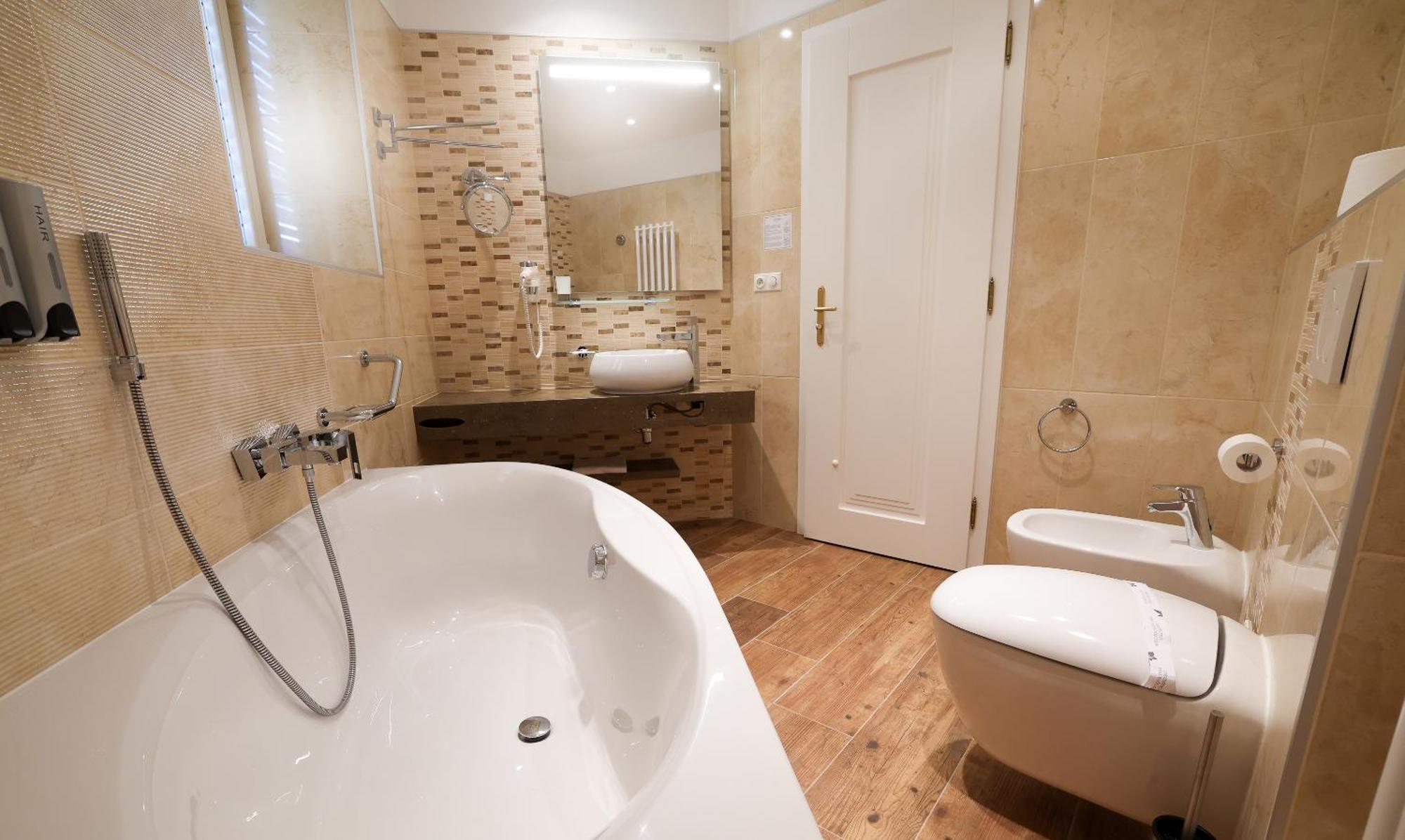 Boutique Hotel Ambiente ****+ Karlovy Vary Bagian luar foto