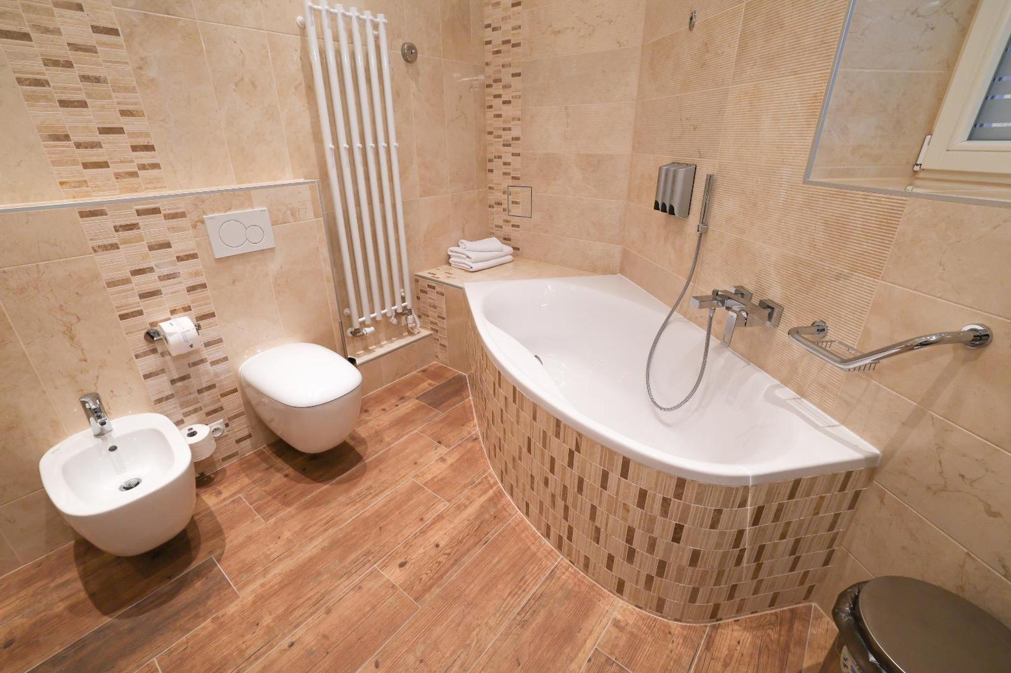 Boutique Hotel Ambiente ****+ Karlovy Vary Bagian luar foto