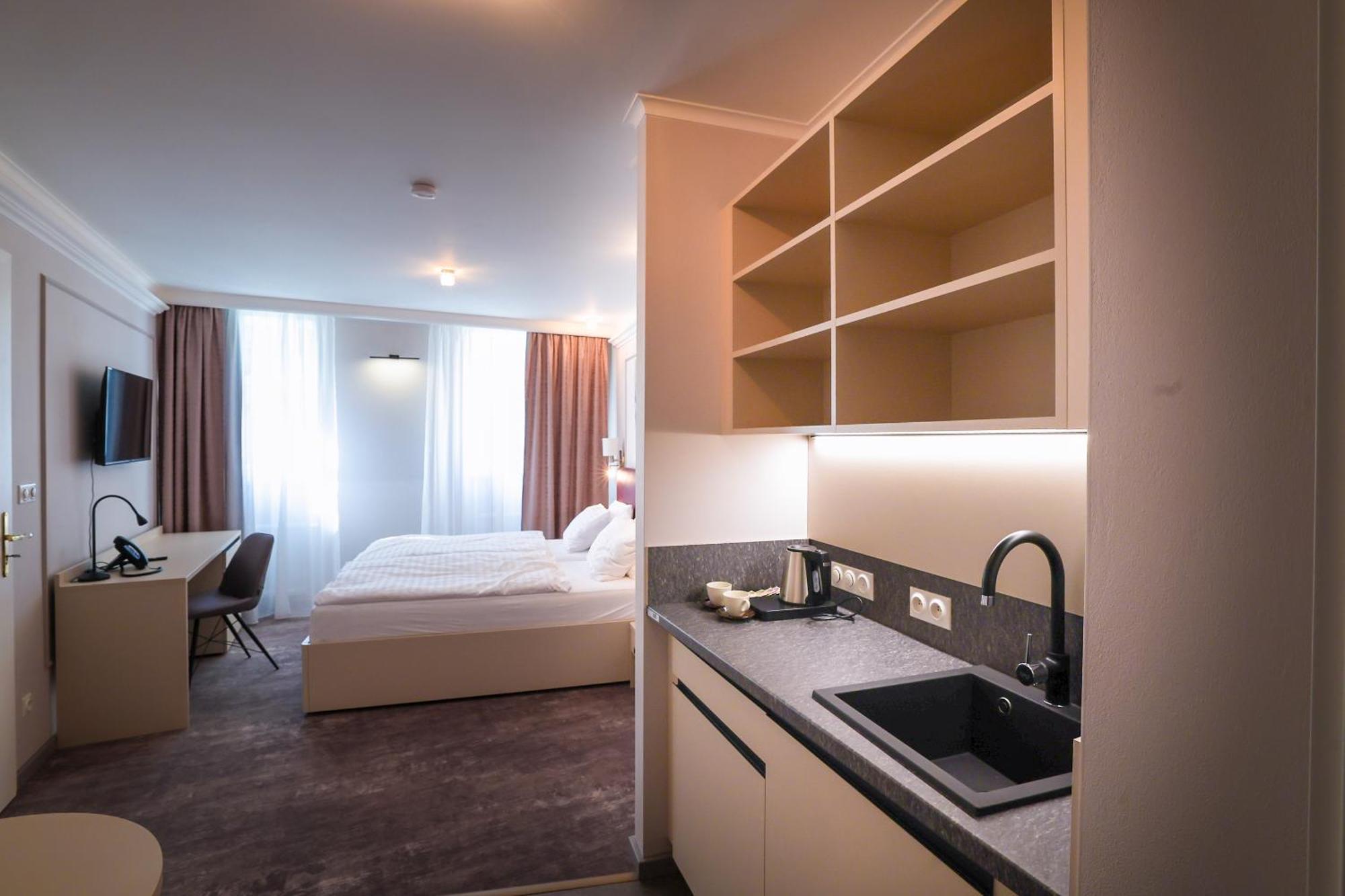 Boutique Hotel Ambiente ****+ Karlovy Vary Bagian luar foto