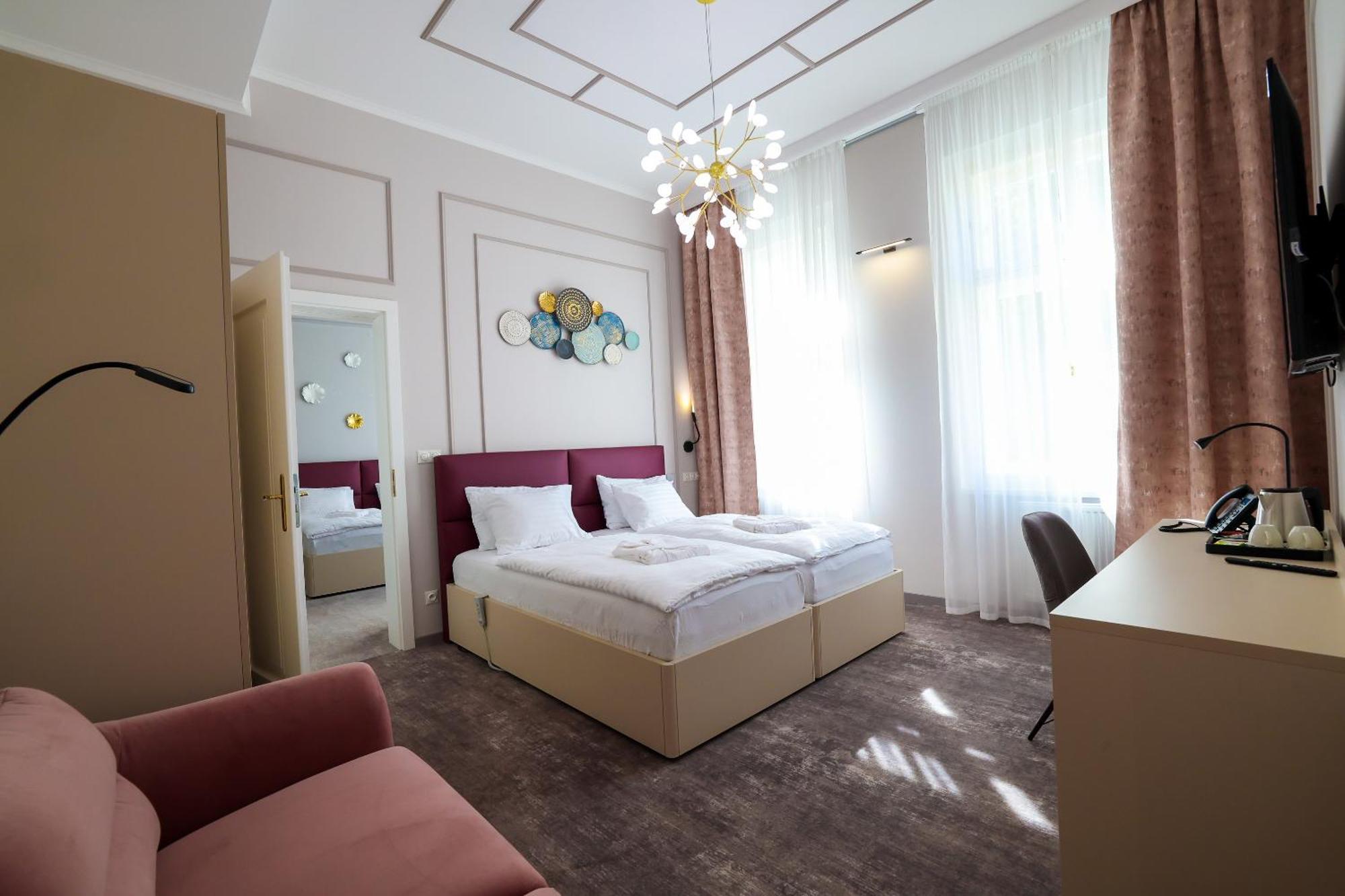 Boutique Hotel Ambiente ****+ Karlovy Vary Bagian luar foto