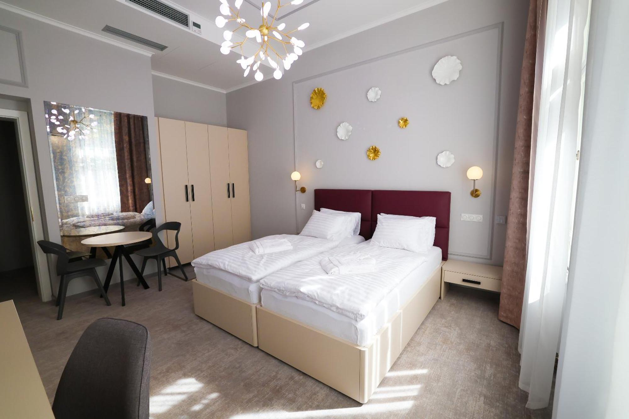 Boutique Hotel Ambiente ****+ Karlovy Vary Bagian luar foto