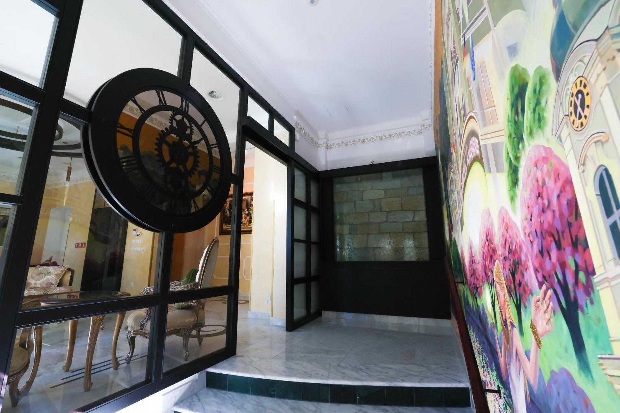 Boutique Hotel Ambiente ****+ Karlovy Vary Bagian luar foto