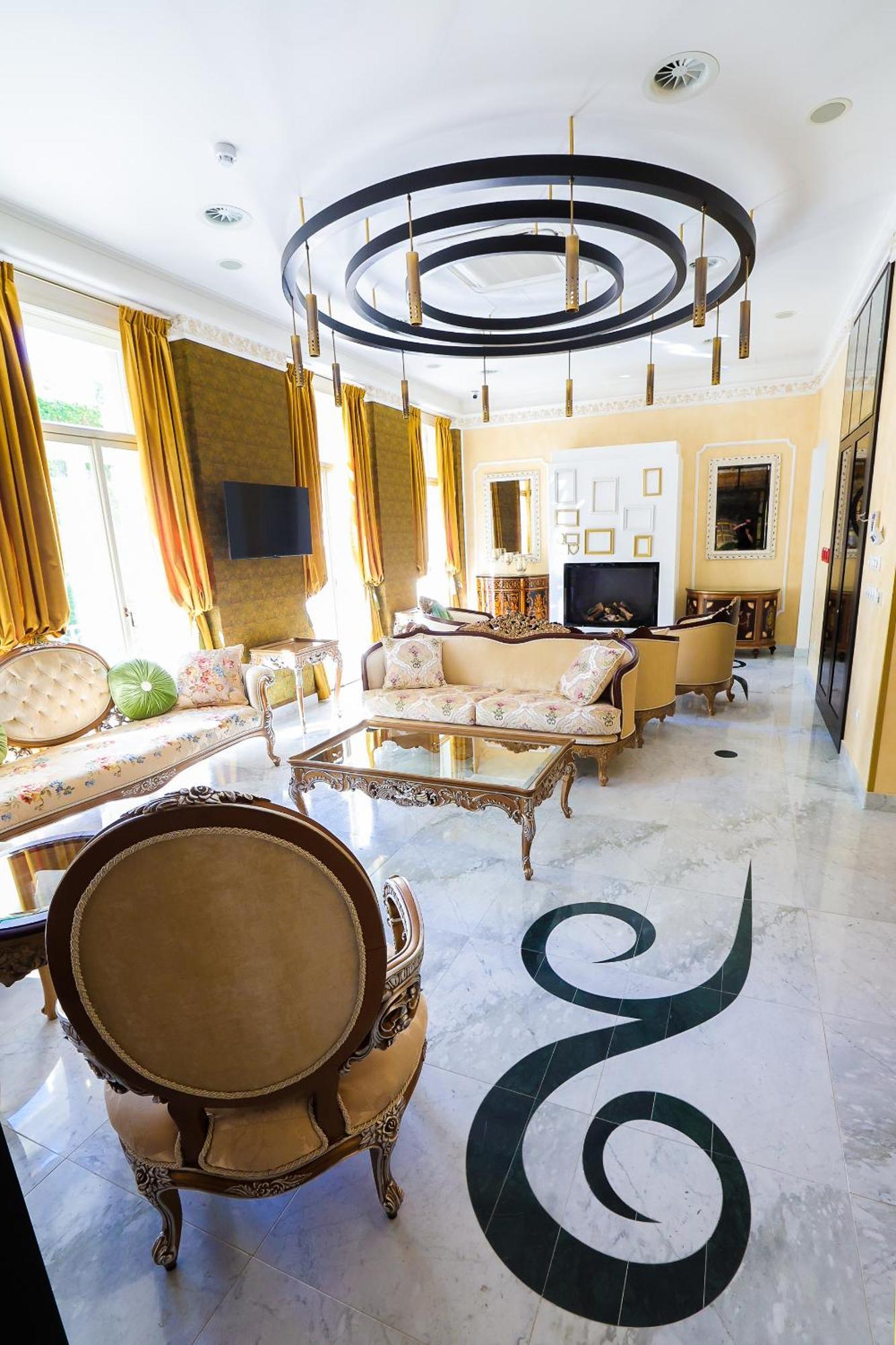 Boutique Hotel Ambiente ****+ Karlovy Vary Bagian luar foto