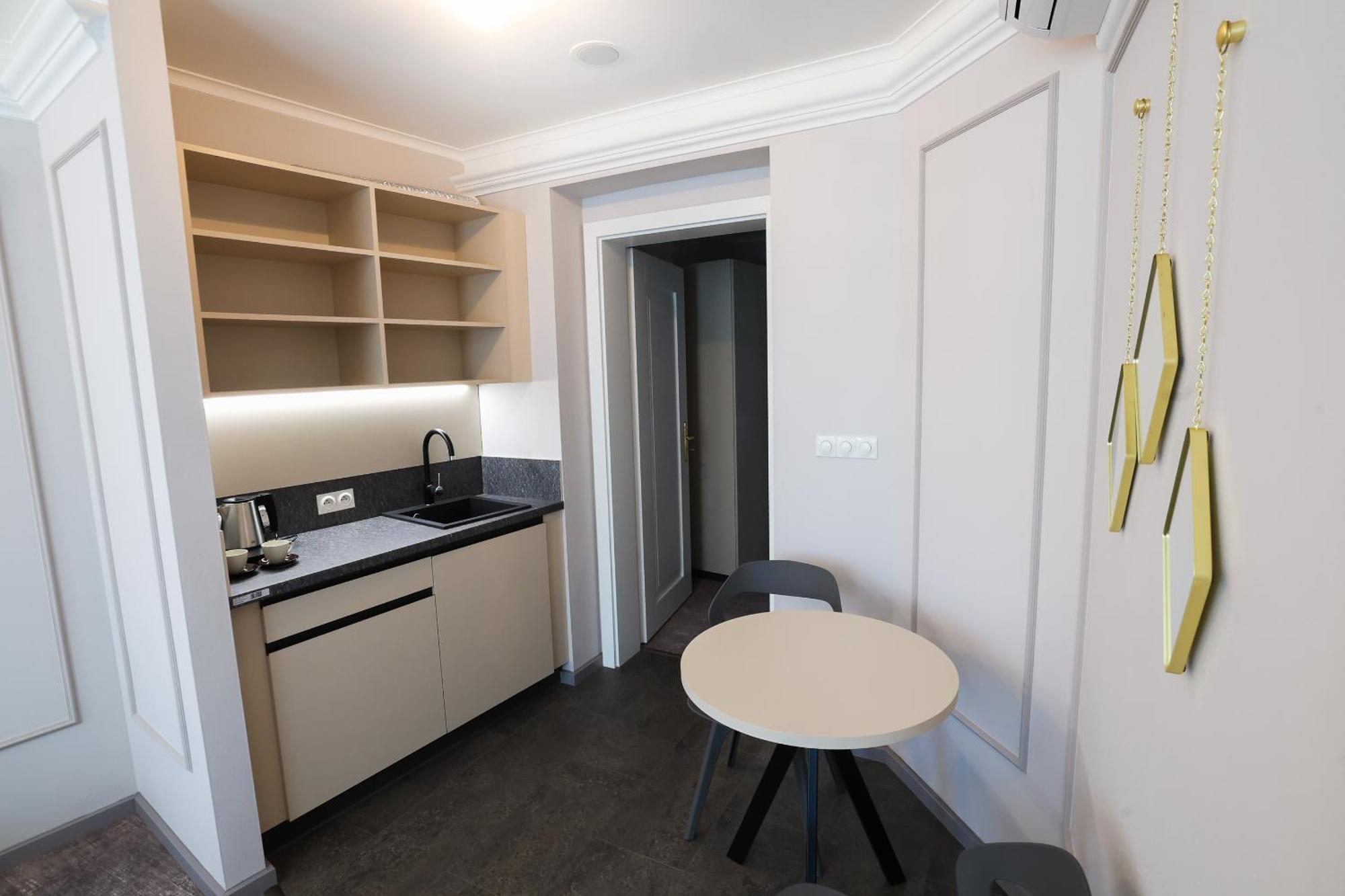 Boutique Hotel Ambiente ****+ Karlovy Vary Bagian luar foto