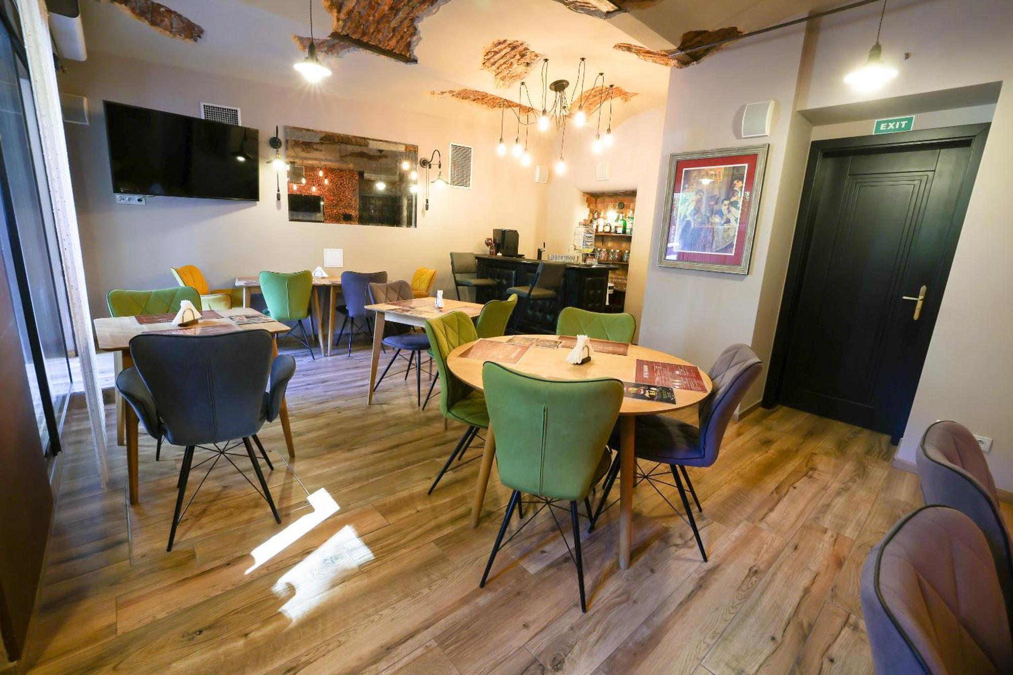 Boutique Hotel Ambiente ****+ Karlovy Vary Bagian luar foto