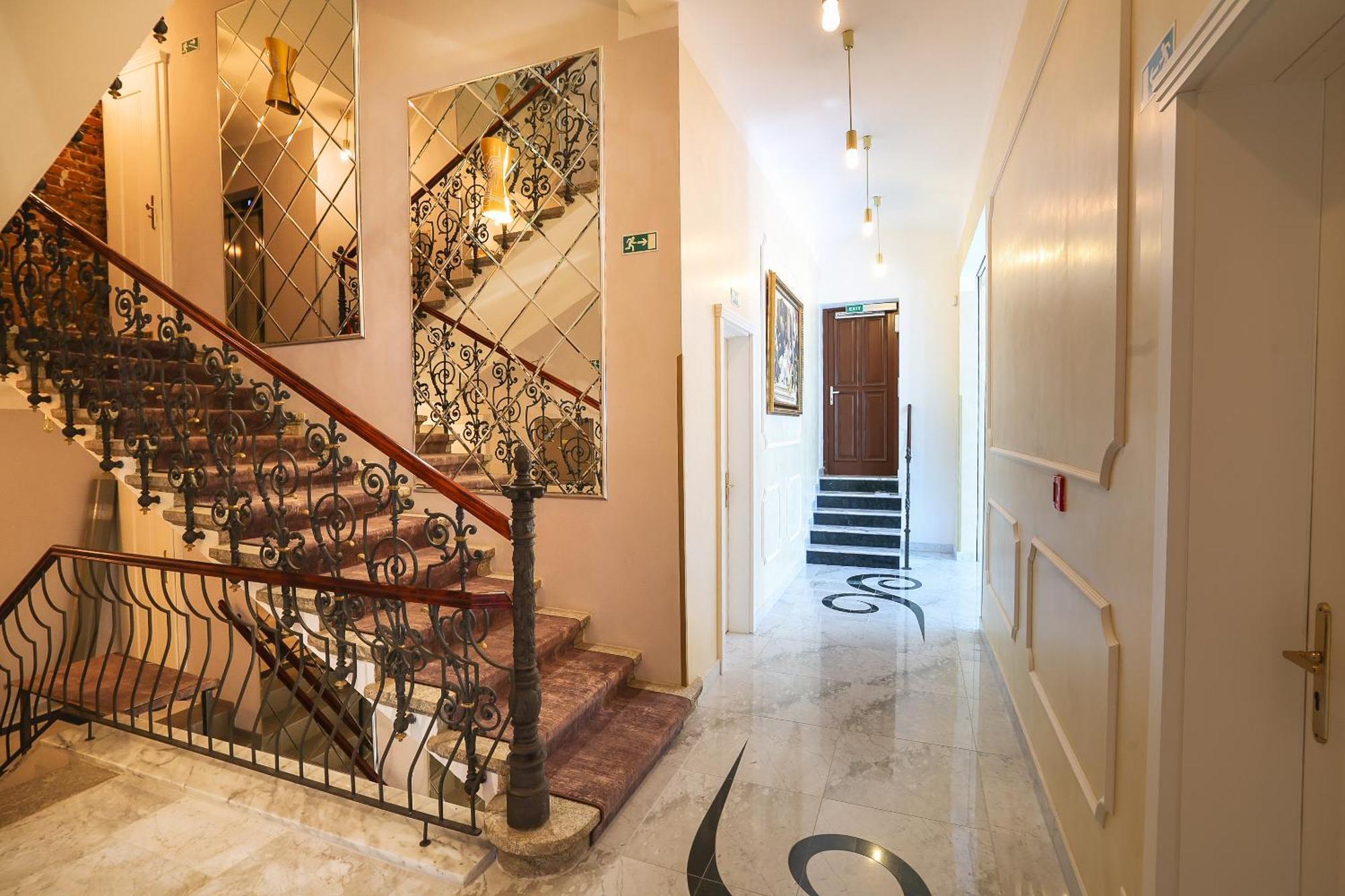 Boutique Hotel Ambiente ****+ Karlovy Vary Bagian luar foto
