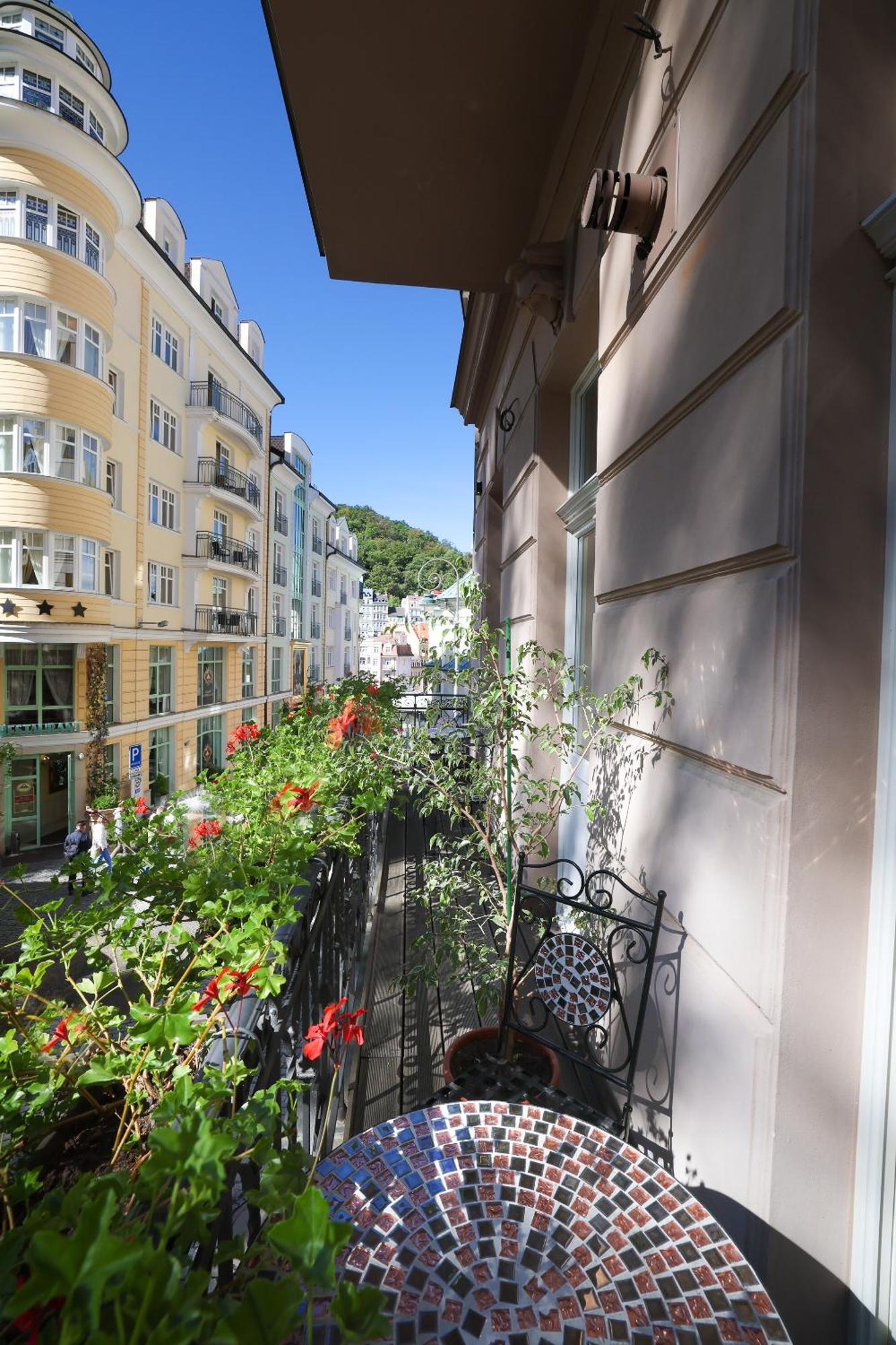 Boutique Hotel Ambiente ****+ Karlovy Vary Bagian luar foto